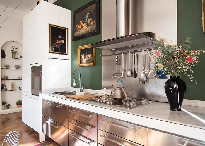Sophisticated Near Duomo Apartment *