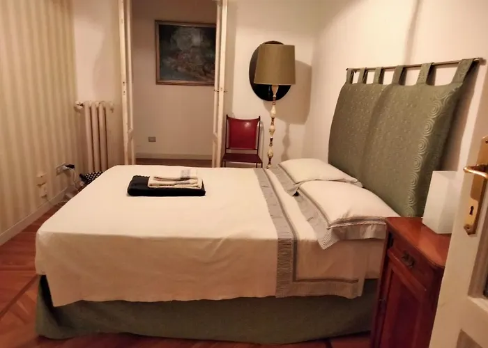 Apartment Sophisticated Near Duomo Milan