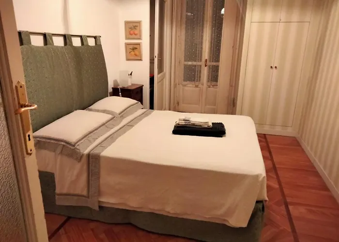 Sophisticated Near Duomo Apartment *
