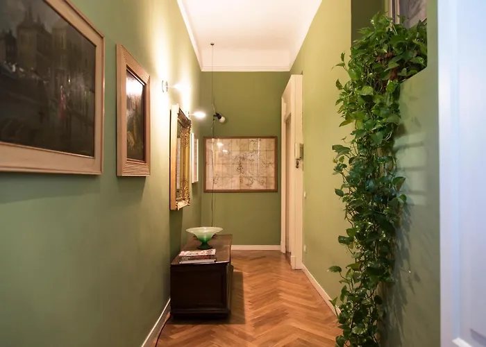 Sophisticated Near Duomo Apartment Milan