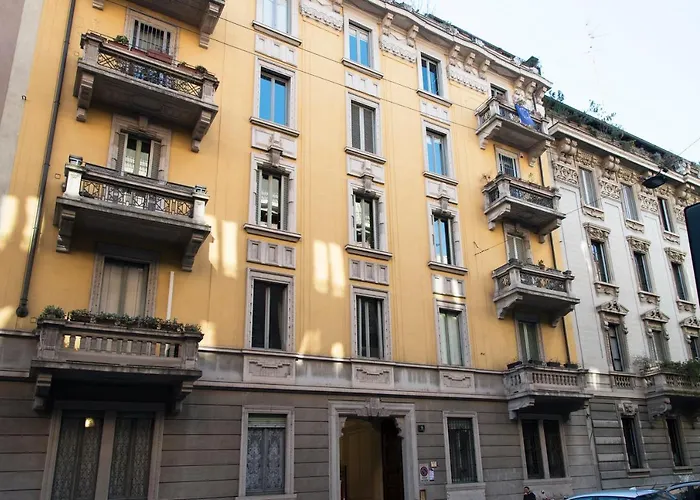 Sophisticated Near Duomo Apartment Milan