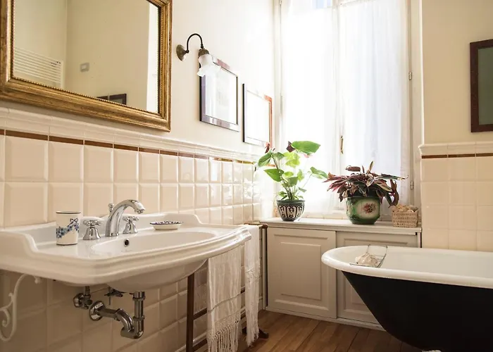 Sophisticated Near Duomo Apartment Milan